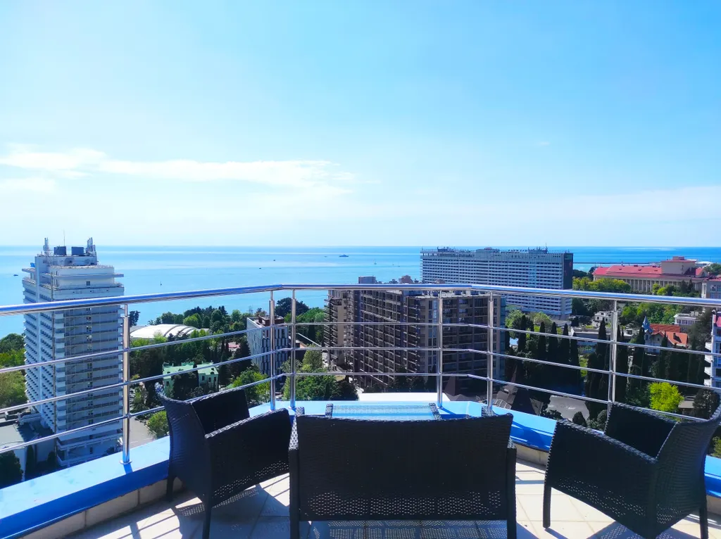 Большой пентхаус с бассейном