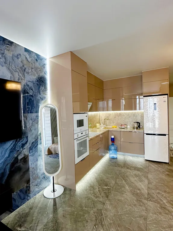 Студия в центре с видом на Золотой мост, город, море