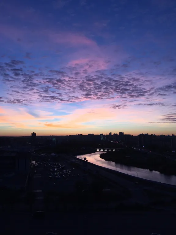 Дизайнерская студия с видом на реку