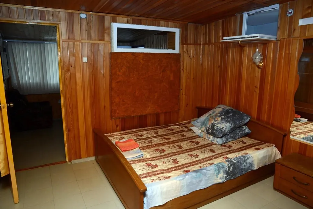 Квартира Двухкомнатный номер с балконом с видом на море в 20м от него — аренда посуточно в Ейск