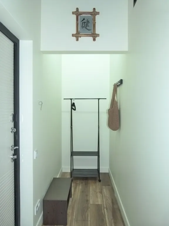 Квартира с дизайнерским ремонтом в японском стиле с бассейном