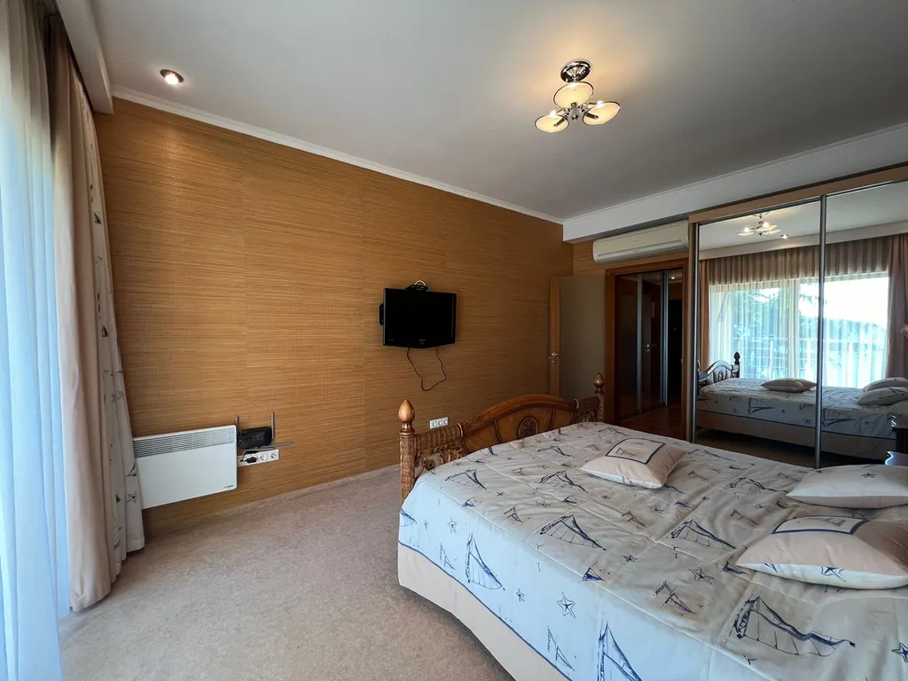 Видовые 3-комнатные апартаменты возле пляжа