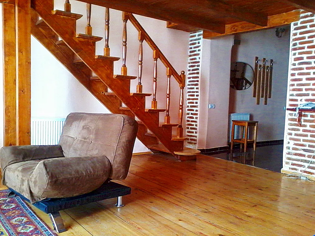 Двухуровневый апартамент с балконом в старом городе