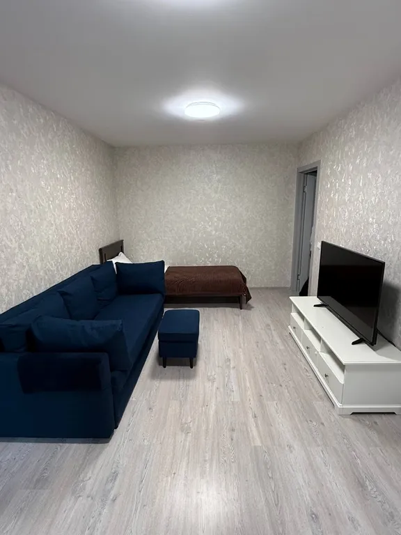 Квартира 3-к квартира. Свежий ремонт, 7 комфортных спальных мест, бойлер — Гатчина