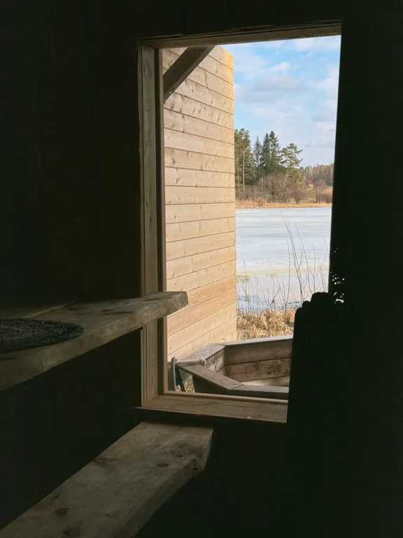 Дом с видом на озеро рядом с Ладожскими шхерами