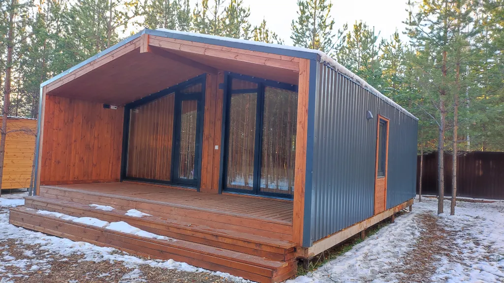 Глэмпинг в сосновом лесу