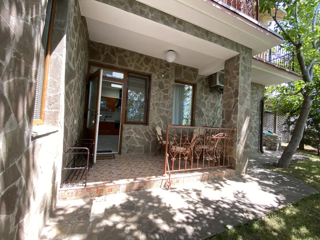 Этаж дома 500 метров от моря с бассейном