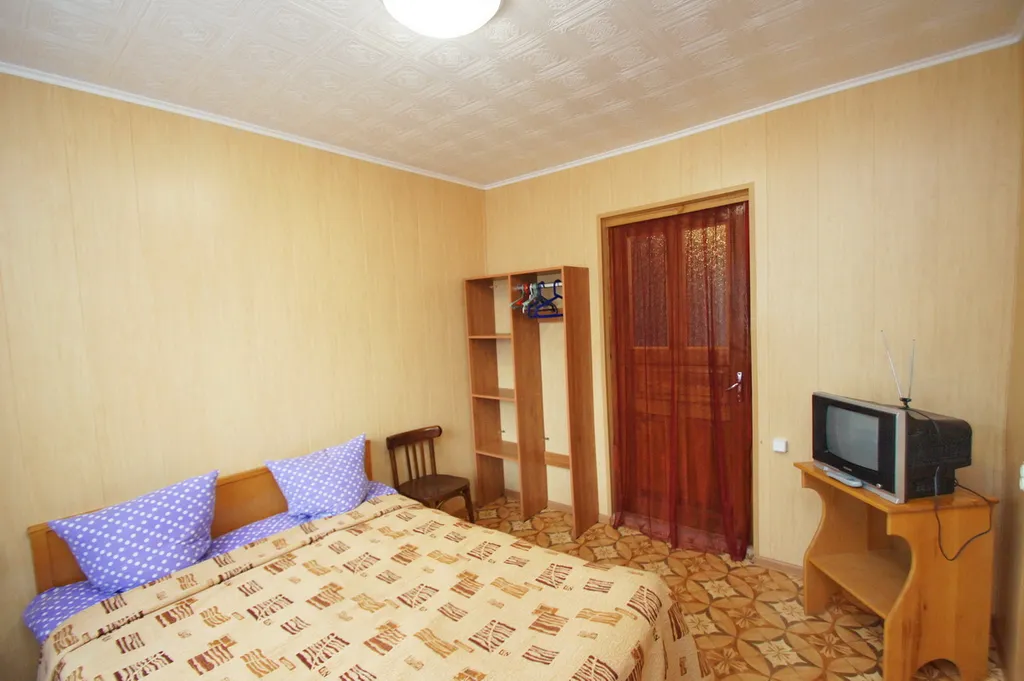 Квартира Комната Двухместный эконом с/у на этаже — Лазаревское