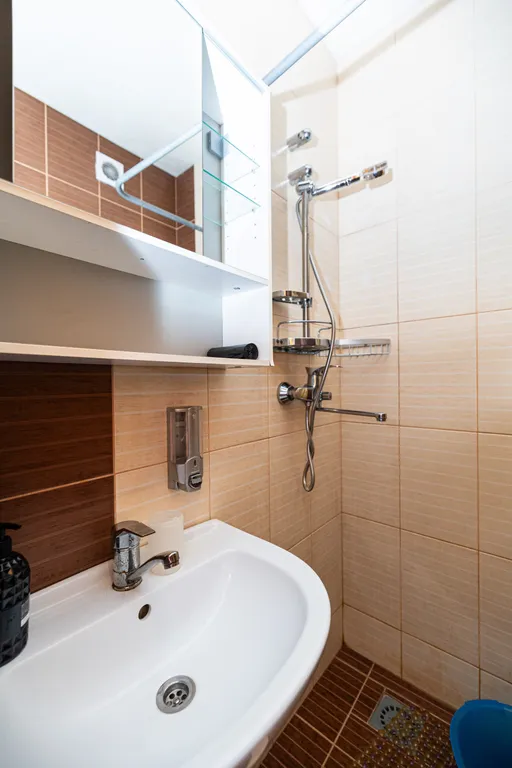 Уютный номер на 4-х человек с санузлом, большой террасой и кухней