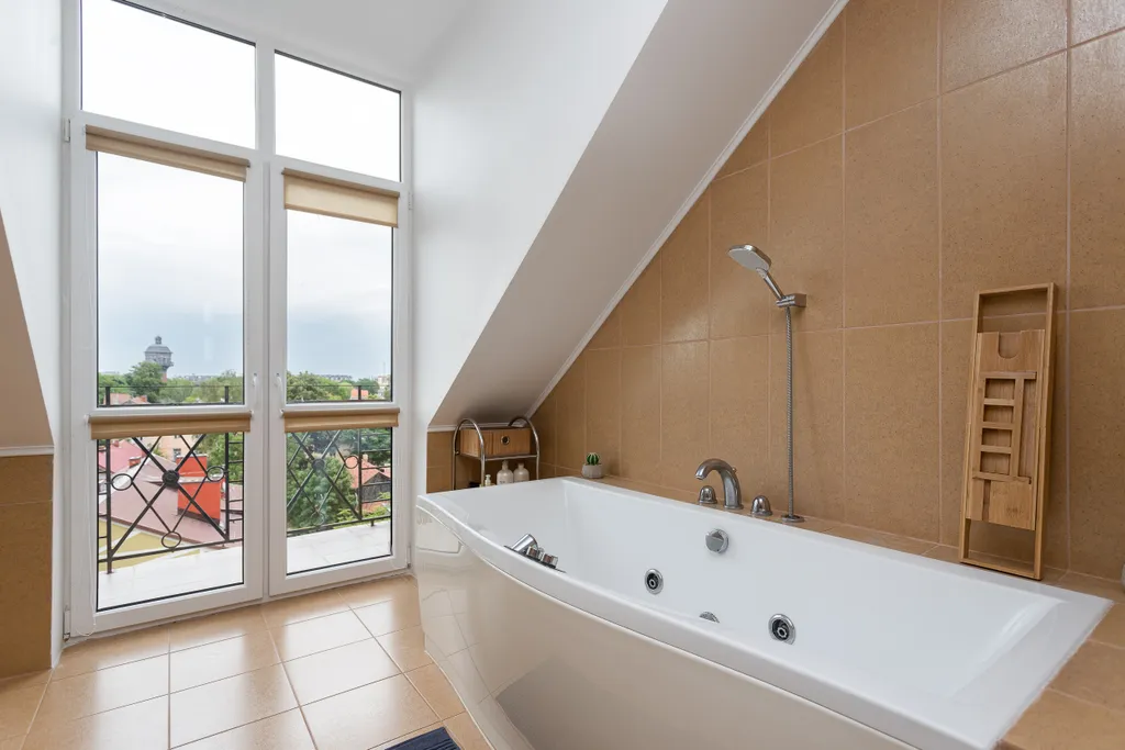 Квартира 3-комнатные апартаменты в центре — Зеленоградск