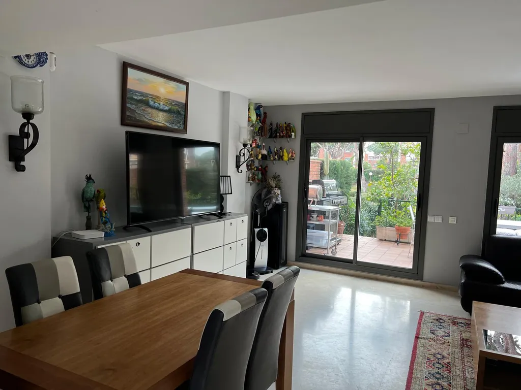 Таунхаус в 200 метров от моря в пригороде