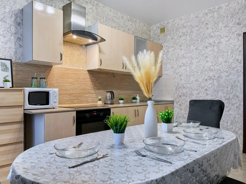 Шикарная 2-комнатная квартира с раздельными комнатами и балконом