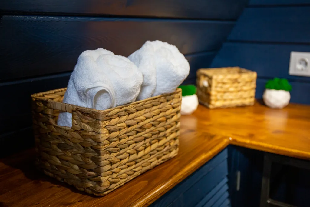 Уникальный треугольный дом в лесу Sky