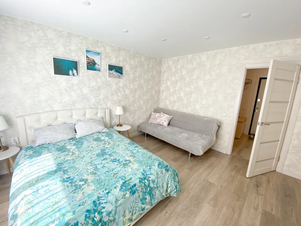 Евродвушка/однушка с большой кухней на Ленинградской