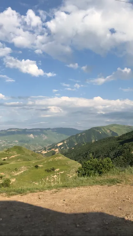 Гостевой домик Ругуджа с террасой и видом на горы и лес