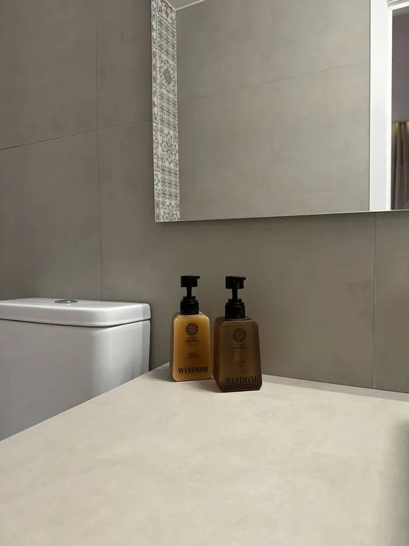 Гостевой номер с видом на озеро и Иверский монастырь