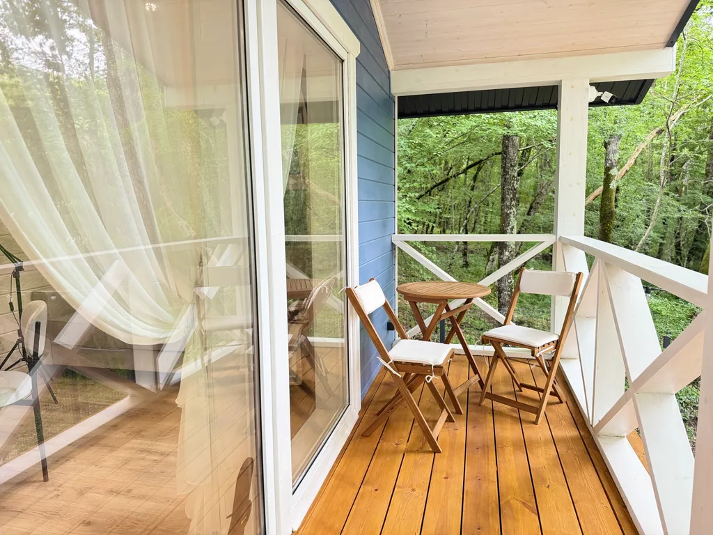 "ПОД КРОНАМИ" -Дом с чаном в лесу