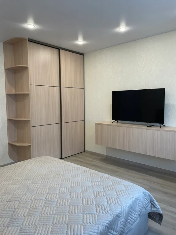 Просторная, после ремонта, квартира на Набережной, в центре города