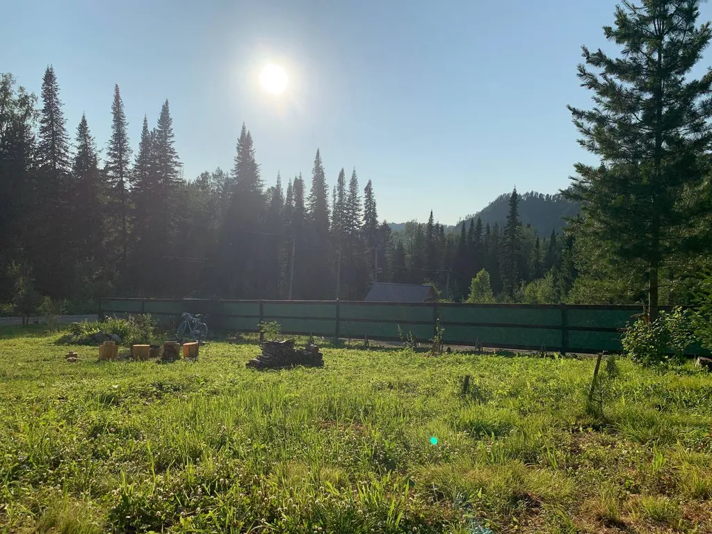 Дом в лесу с видом на горы рядом озеро Телецкое и река Бия