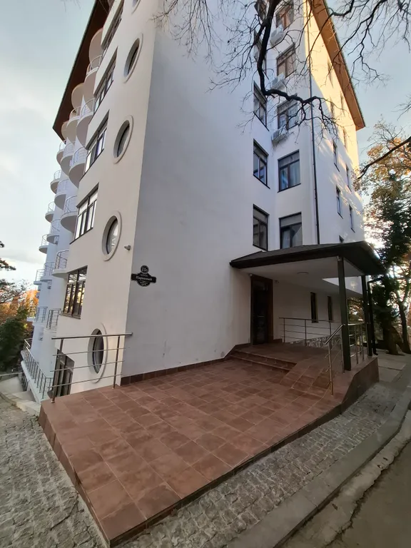 Новый дом напротив санатория Дюльбер