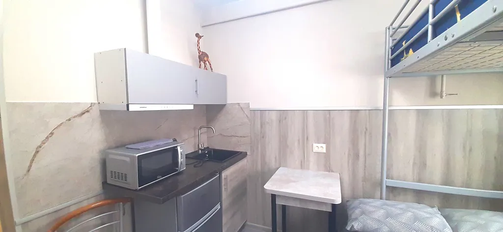 Чистая и комфортная студия в 300 метрах от метро Уралмаш