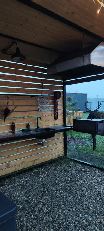 Домик для пар, чаном на дровах и видом на березовый лес в МО.