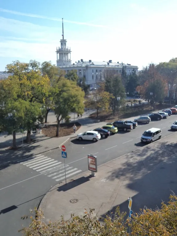 Квартира Уютная квартира с видом на пл. Ушакова, театр им. Лавренева — Севастополь