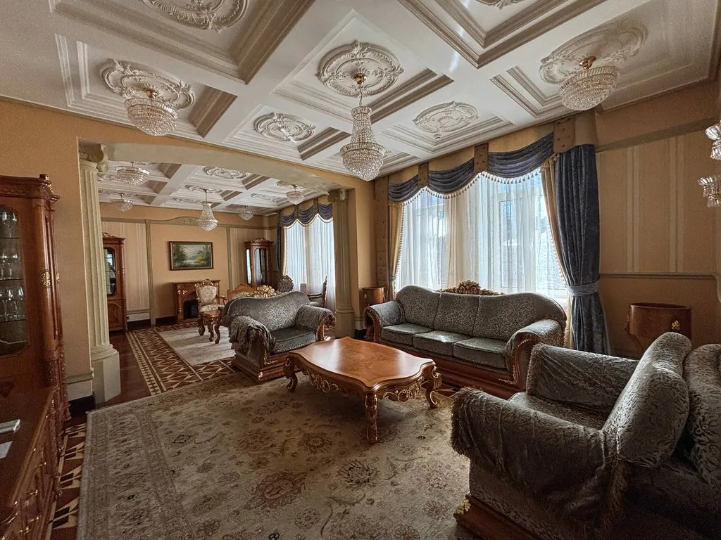 Двухэтажный коттедж с видом на парк в центре Минска