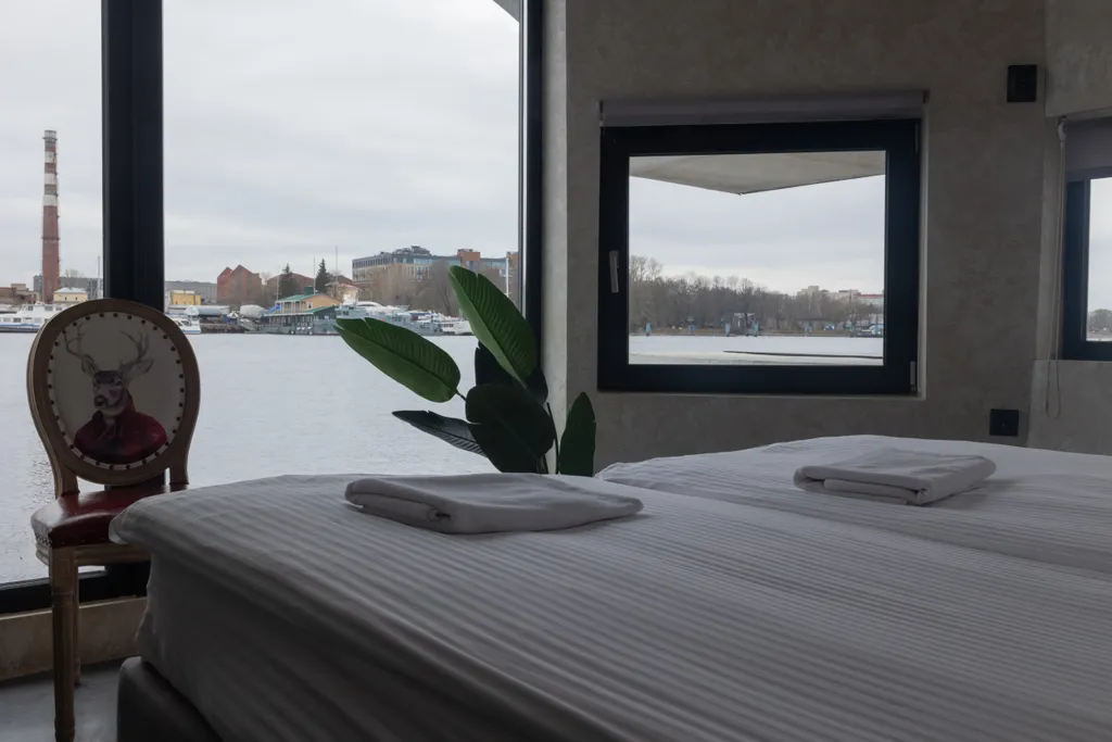 Дом на воде на Крестовском острове