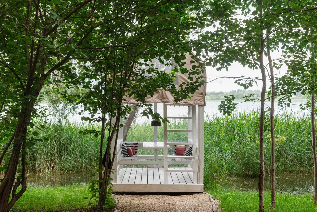 Домик-палатка Скворечник на берегу реки