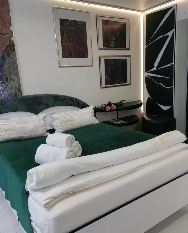 Студия с джакузи на 8 этаже в центре города