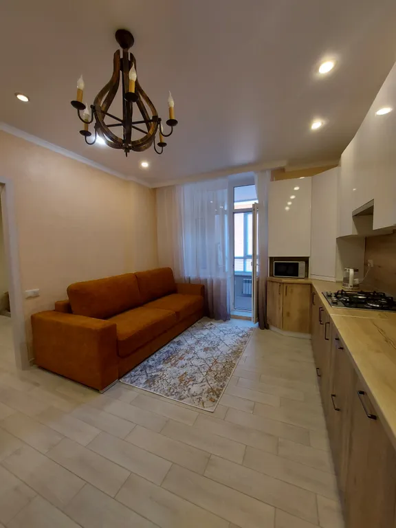 Двухкомнатная квартира на фонтане