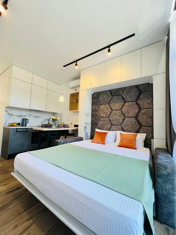 Студия трехместная с бассейном