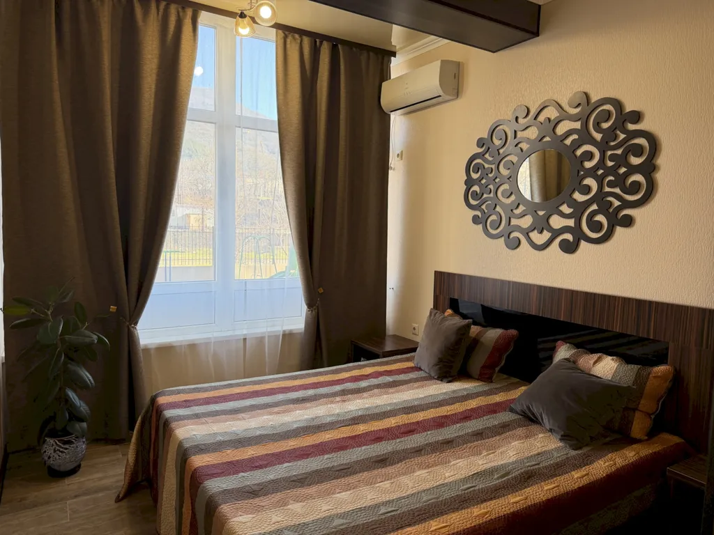 Квартира Квартира с балконом и видом на горы в центре - 11 мин до моря — Геленджик