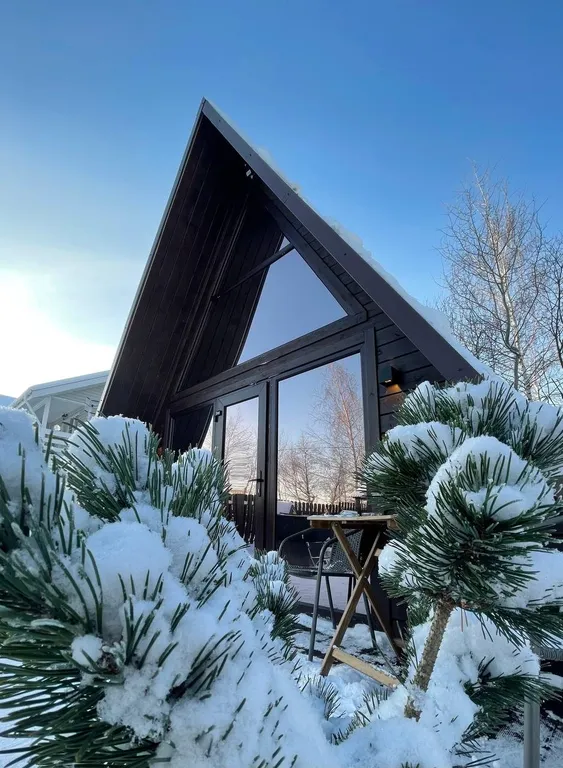 A-frame с банным чаном на берегу водоёма