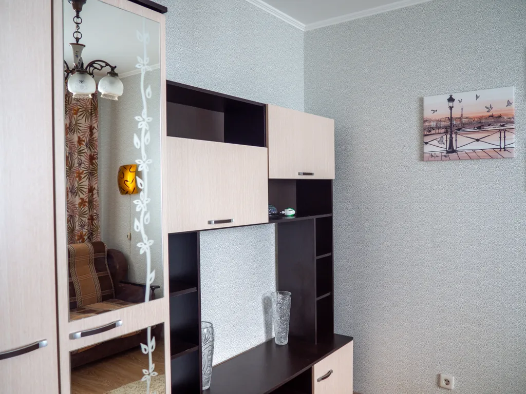 Просторная светлая двухкомнатная квартира в современном доме