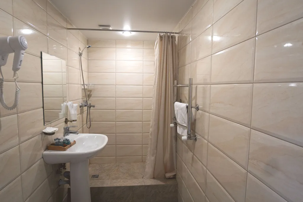 Трёхместный номер с балконом, вид на горы, доступен бассейн