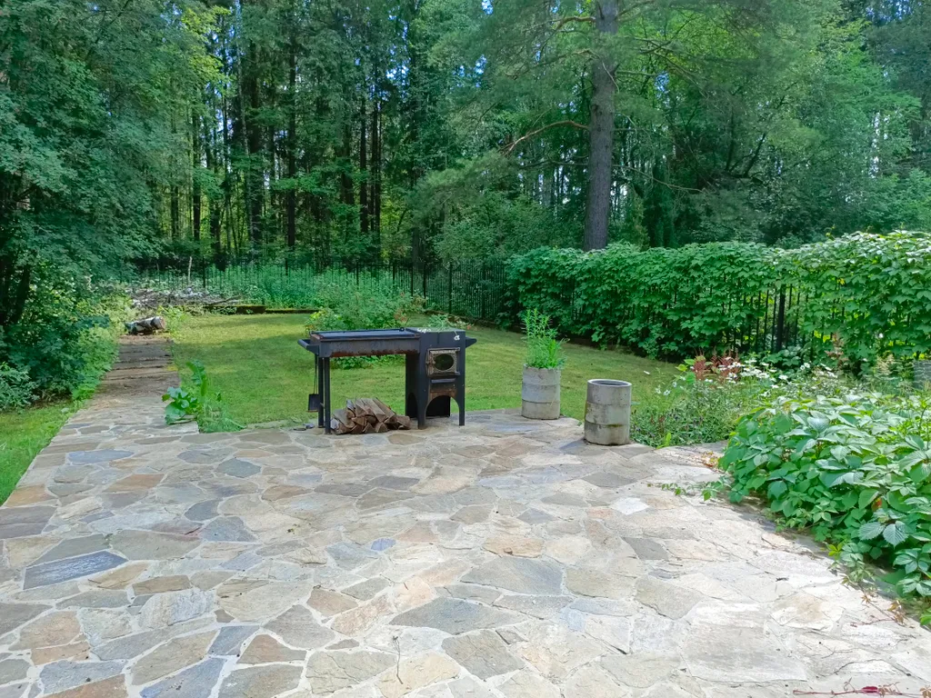 Гостевой дом Профессорский, коттедж в лесу недалеко от центра города