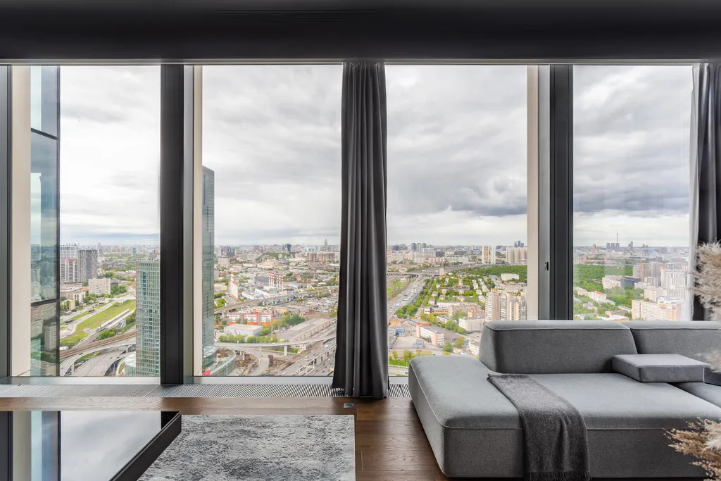 Угловой апартамент с ванной у окна