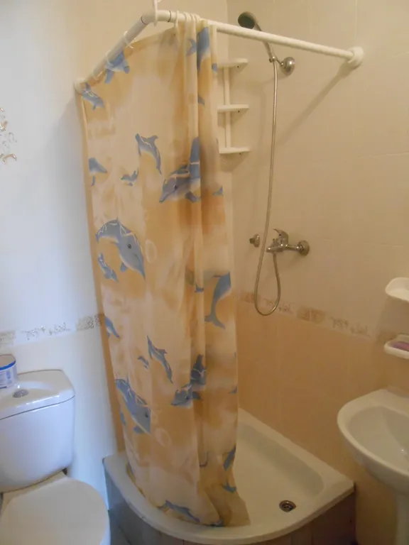 Семейный 2-х комнатный номер с кухней в доме с бассейном