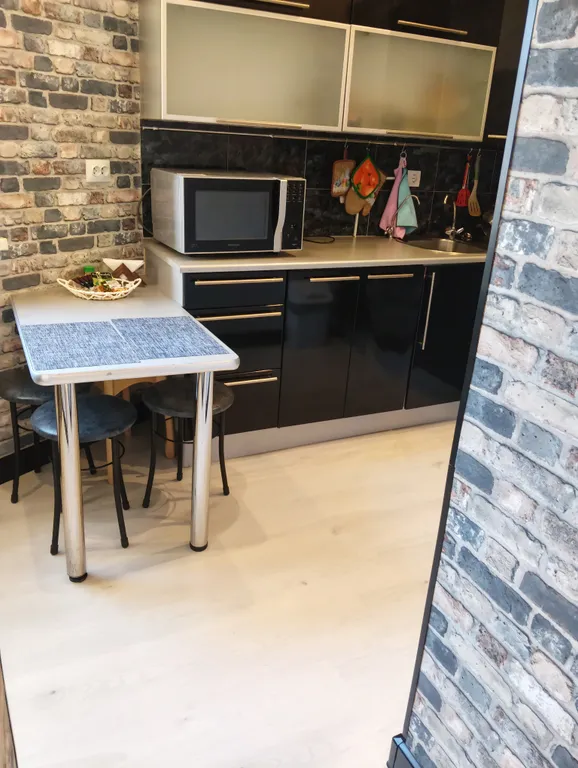 Квартира с видом из окна на самый старый дом в России