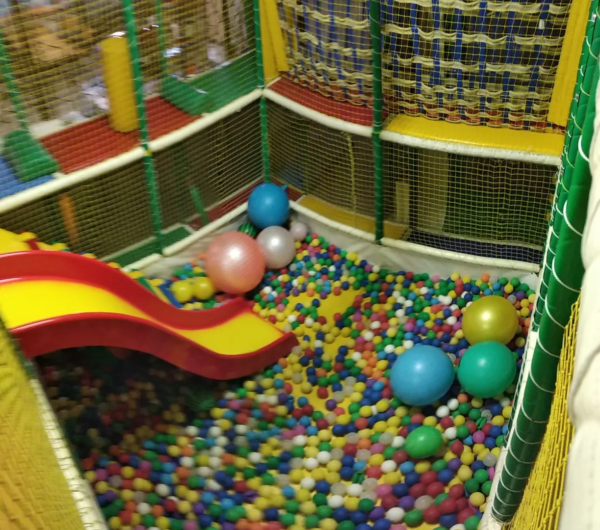 Детская игровая комната "лабиринт" для детей на територии