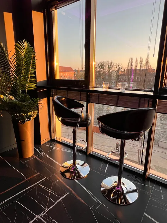 Элитная квартира с видом на воду в историческом центре Калининграда