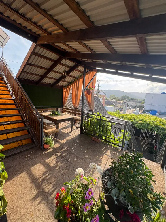 Номера в центре посёлка для семейного отдыха для большой компании