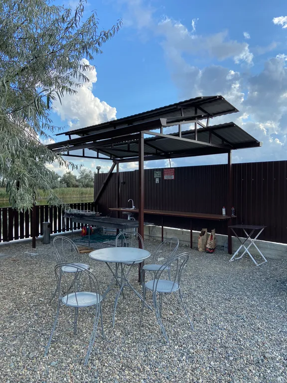 Уютные домики у канала