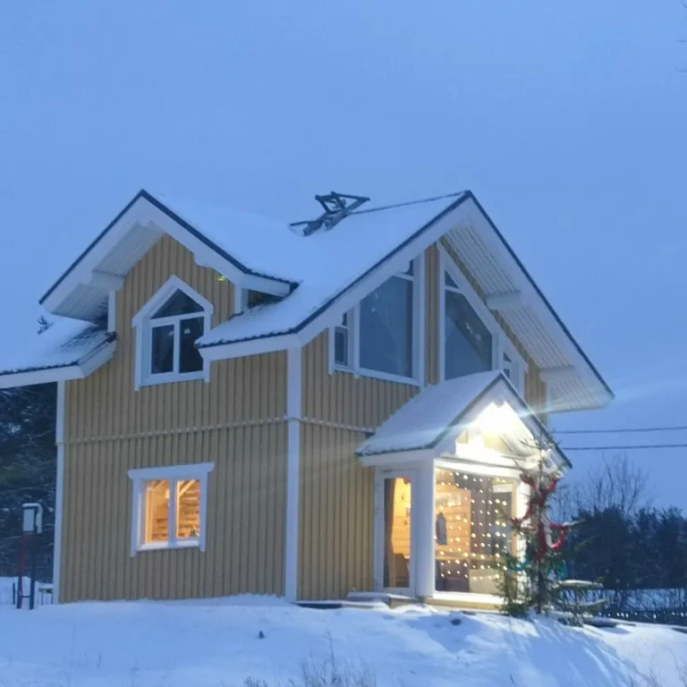 Современный дом на берегу Ладоги