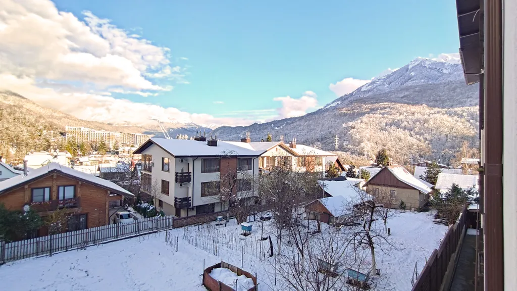Панорамный апартамент-студия с роскошным видом на горы, в центре