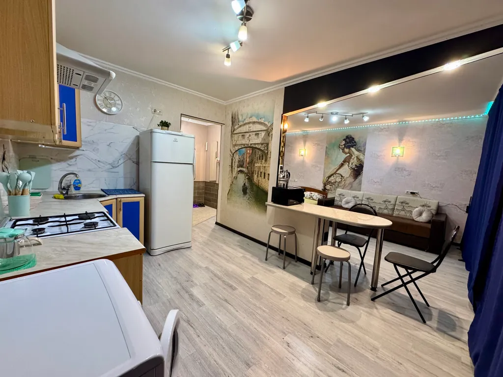 Студия с дизайнерским оформлением