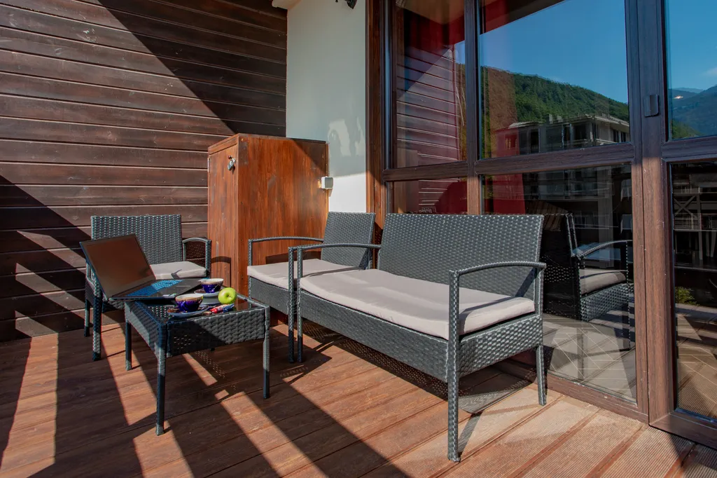 Апартамент с балконом и видом на горы №6