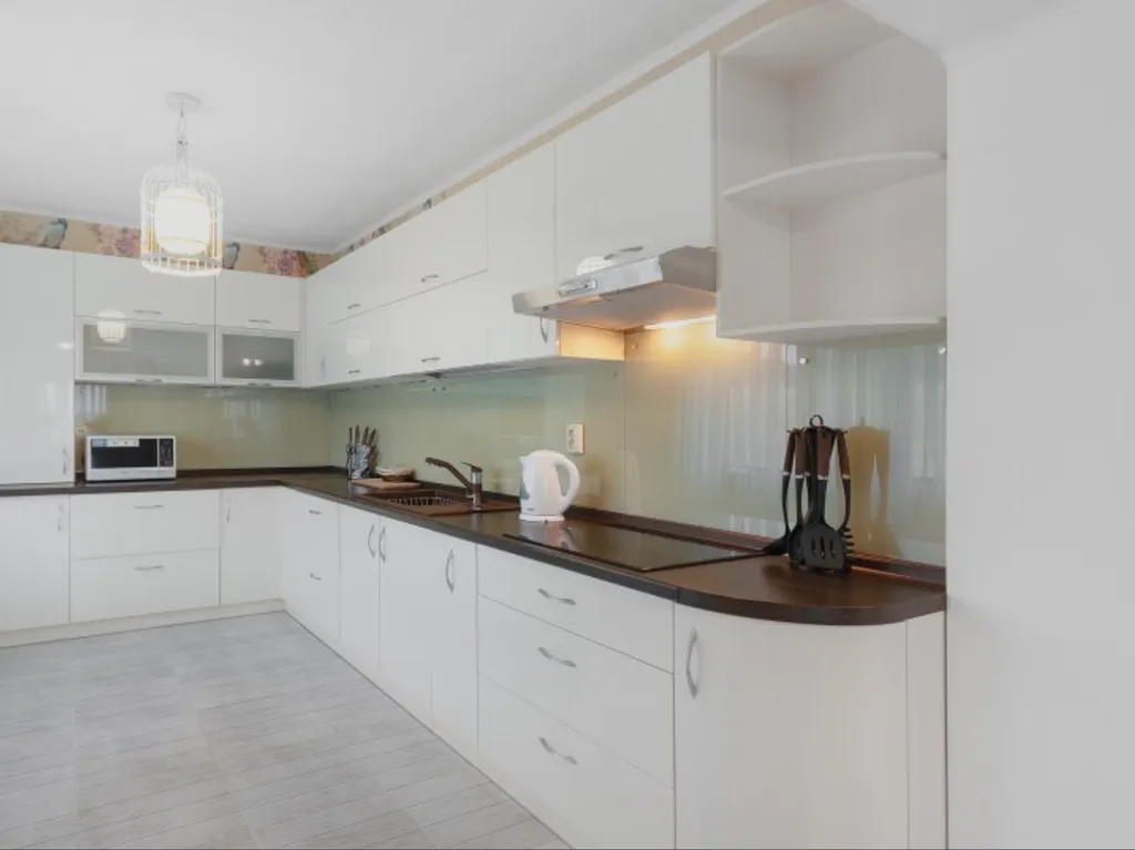 Домик с павлинами